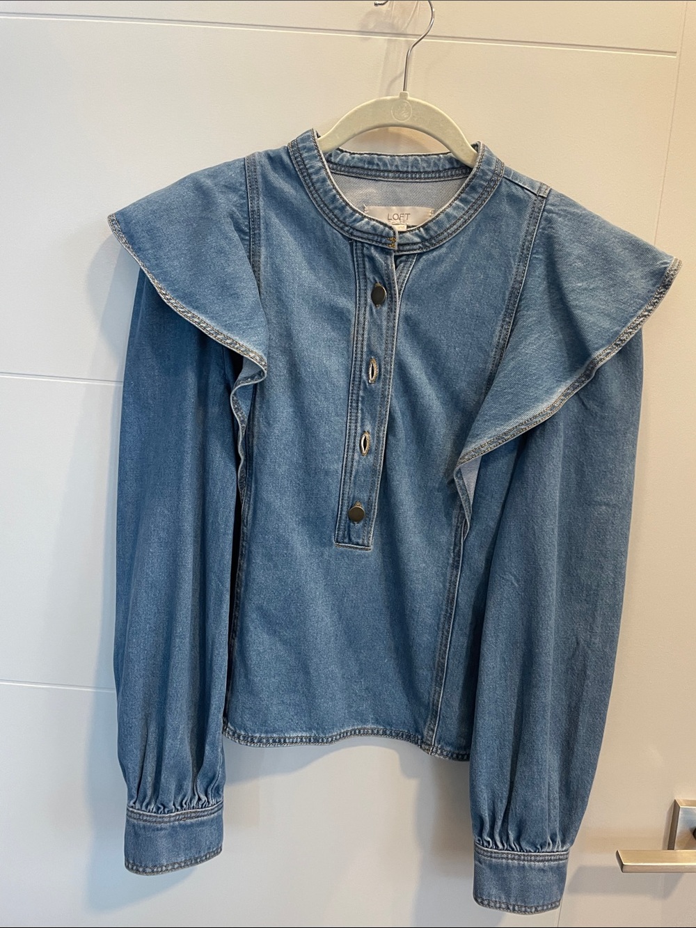🔥LOFT🔥Denim Ruffle-Shoulder Blouse, Small